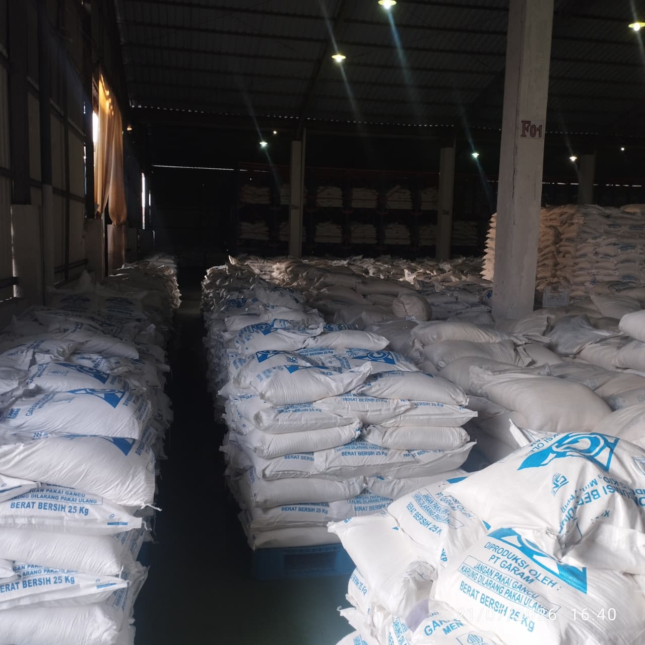 Area gudang dan stok bahan baku